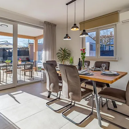 펜션 3 Bedroom In Kršan