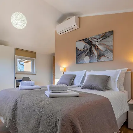 3 Bedroom In 펜션 *