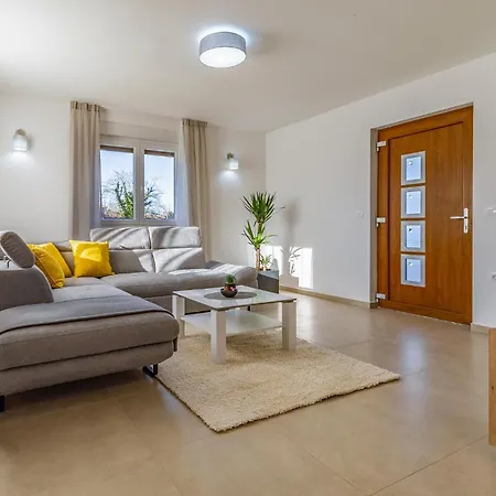 Gorgeous Home In Krsan Kršan