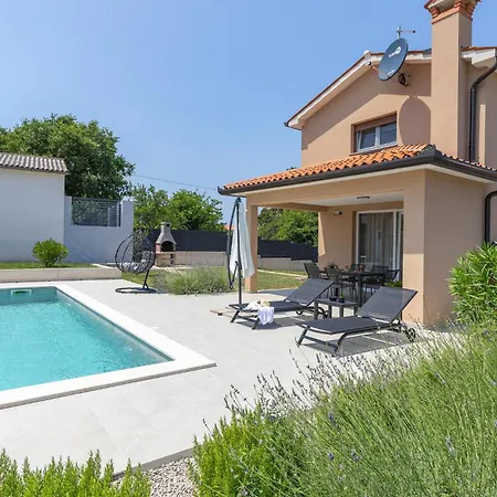 Hébergement de vacances Gorgeous Home In Krsan